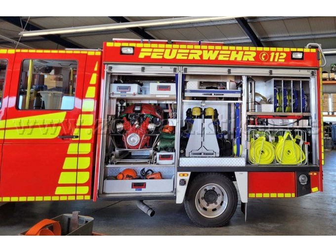 Seitenansicht links geöffnete Rolltore