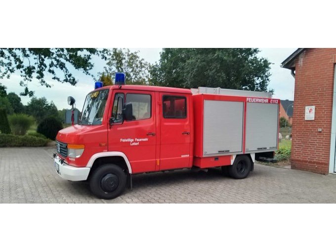 1 brandweerwagen met draagbare pomp (TSF-W) van Daimler Benz (D) – foto 2 – kavel bij Zoll-Auktion, Lottorf