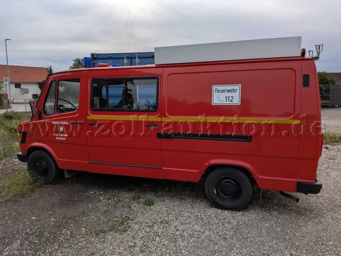 1 brandweerwagen met draagbare pomp TSF, Mercedes-Benz 310KA – foto 2 – kavel bij Zoll-Auktion, Kirchham