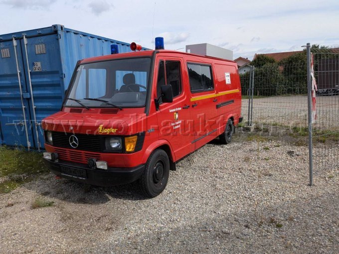 1 brandweerwagen met draagbare pomp TSF, Mercedes-Benz 310KA – foto 3 – kavel bij Zoll-Auktion, Kirchham