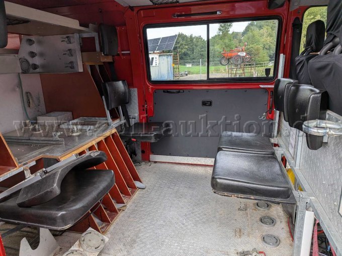 1 brandweerwagen met draagbare pomp TSF, Mercedes-Benz 310KA – foto 9 – kavel bij Zoll-Auktion, Kirchham