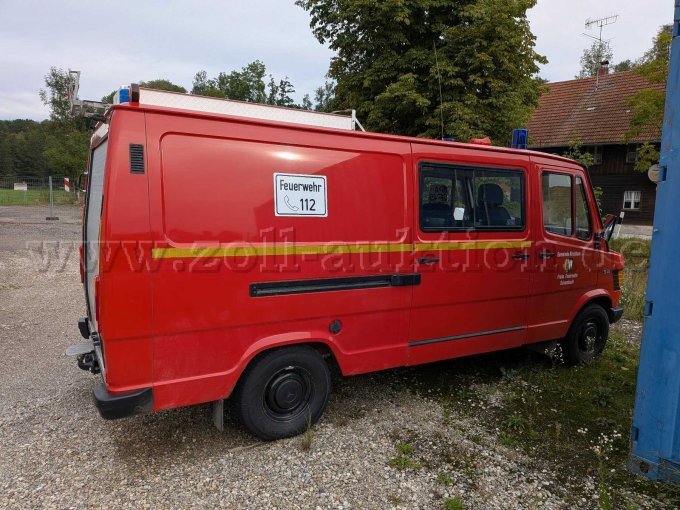 1 brandweerwagen met draagbare pomp TSF, Mercedes-Benz 310KA – foto 4 – kavel bij Zoll-Auktion, Kirchham