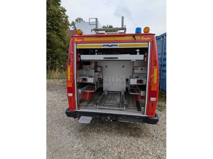 1 brandweerwagen met draagbare pomp TSF, Mercedes-Benz 310KA – foto 6 – kavel bij Zoll-Auktion, Kirchham