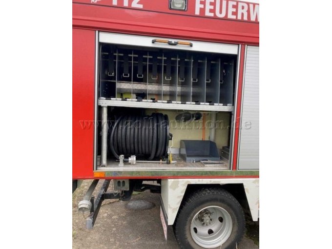 Seite rechts hinten offen