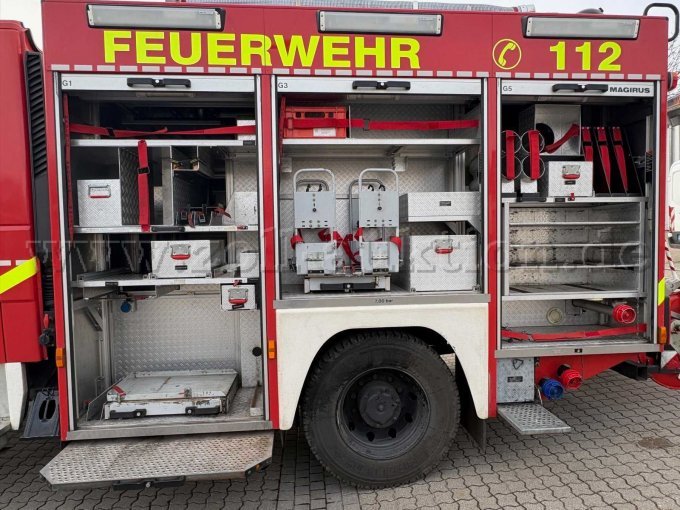 Seitenansicht Geräteräume Fahrerseite