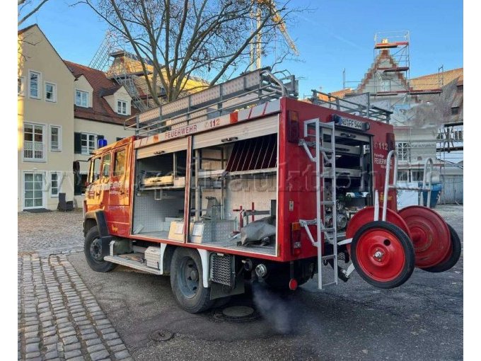 diagonal links hinten