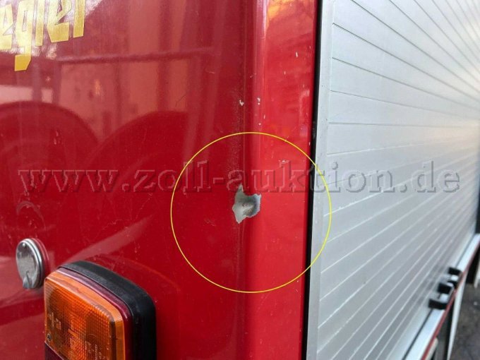 eingedellt hinten rechts