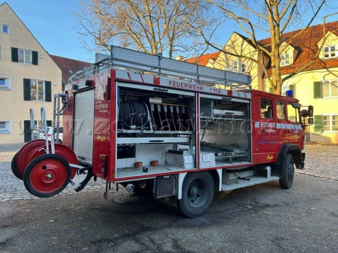 diagonal rechts hinten