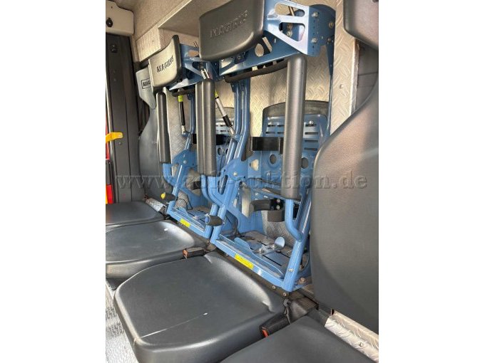 PA Sitze in Fahrtrichtung