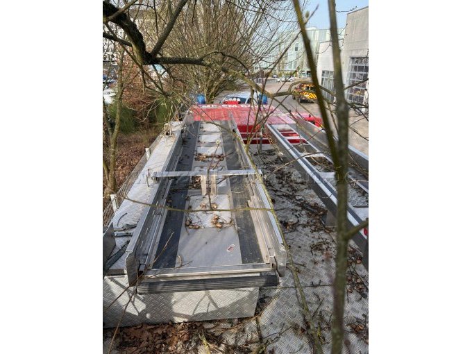 Dachaufsicht mit Leiterhalterungen und Dachkasten