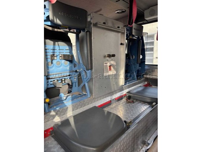 PA Sitze und Stauraum entgegen der Fahrtrichtung