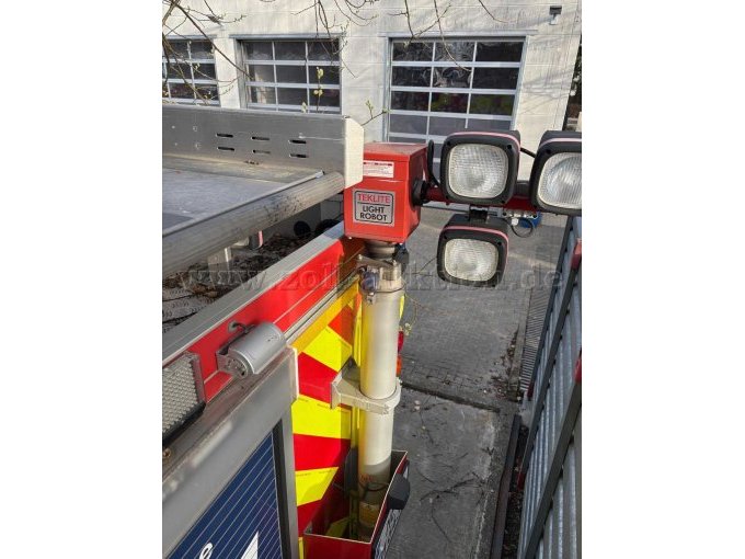 Teklite Lichtmast am Heck des Fahrzeuges