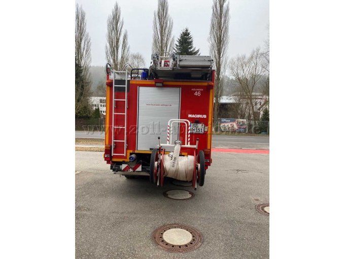 Fahrzeug von hinten mit einer Haspel