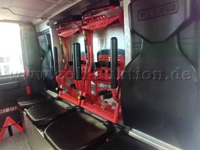 Manschaftsraum vordere Bank