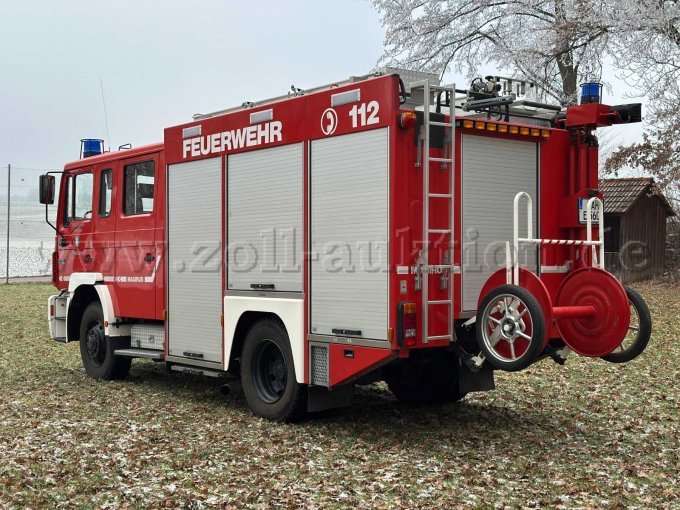 Fahrzeugansicht außen von schräg hinten mit Schlauchtrommel; Fahrerseite