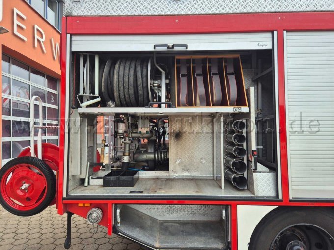 Seite rechts hinten geöffnet