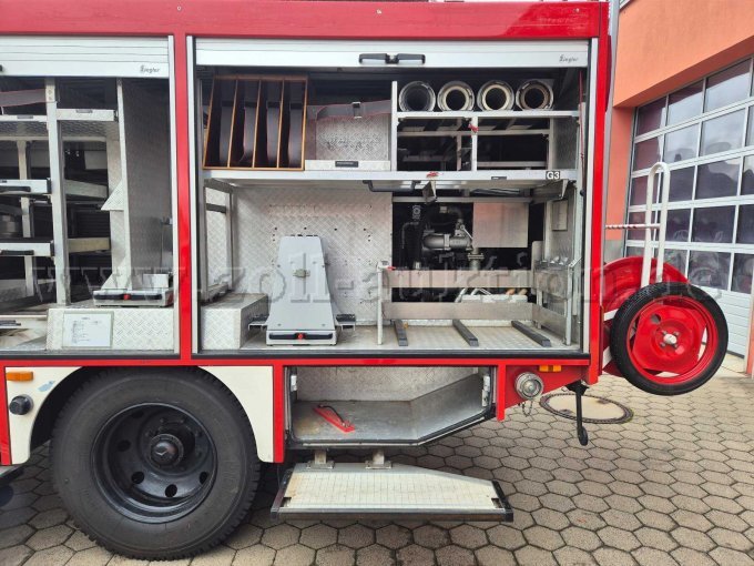 Seite links hinten geöffnet