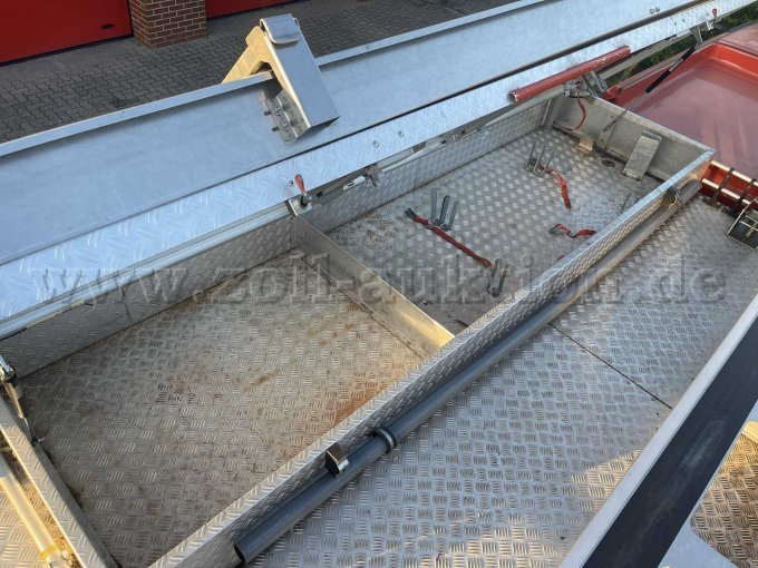 Ansicht Staubox Dach Fahrzeug- und Aufbau