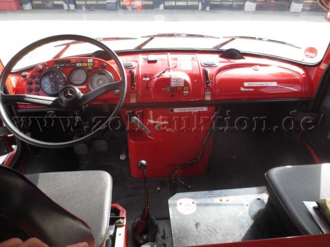 1 Löschgruppenfahrzeug LF 16-TS, Daimler-Benz LAF 1113 B, Lentner, incl. TS 8/8 – foto 6 – kavel bij Zoll-Auktion, Passau