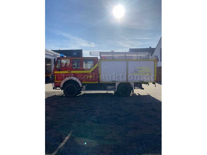 Feuerwehrauto von der Seite