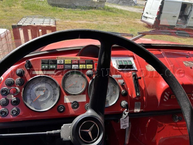 1 Löschgruppenfahrzeug (LF 16-TS) Merzedes-Benz (D) LAF 1113 B - Rundhauber – foto 6 – kavel bij Zoll-Auktion, Nuthe-Urstromtal