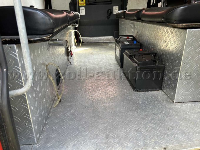 1 Löschgruppenfahrzeug (LF 16-TS) Merzedes-Benz (D) LAF 1113 B - Rundhauber – foto 12 – kavel bij Zoll-Auktion, Nuthe-Urstromtal