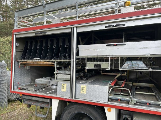 1 Löschgruppenfahrzeug (LF 16-TS) Merzedes-Benz (D) LAF 1113 B - Rundhauber – foto 14 – kavel bij Zoll-Auktion, Nuthe-Urstromtal