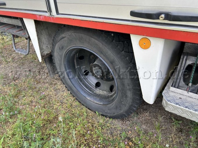 1 Löschgruppenfahrzeug (LF 16-TS) Merzedes-Benz (D) LAF 1113 B - Rundhauber – foto 17 – kavel bij Zoll-Auktion, Nuthe-Urstromtal