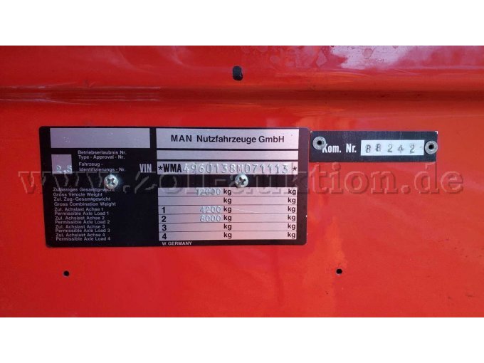 Typenschild Fahrzeughersteller