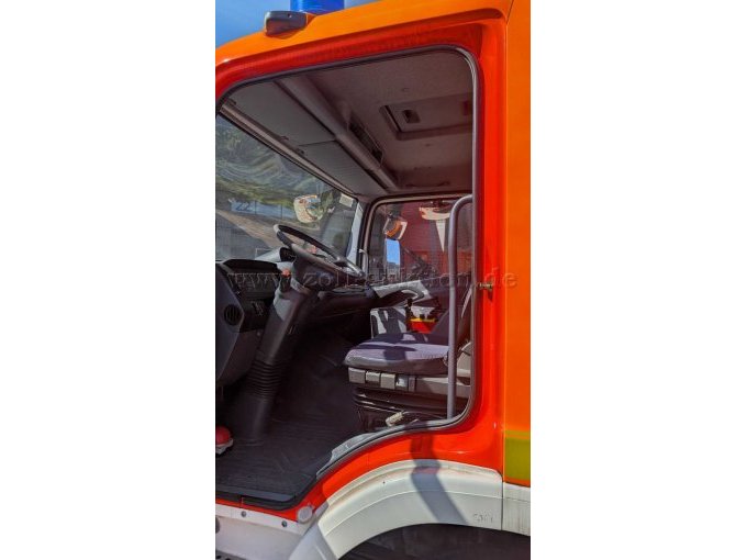 Löschgruppenfahrzeug LF 24 - Einstieg Fahrer