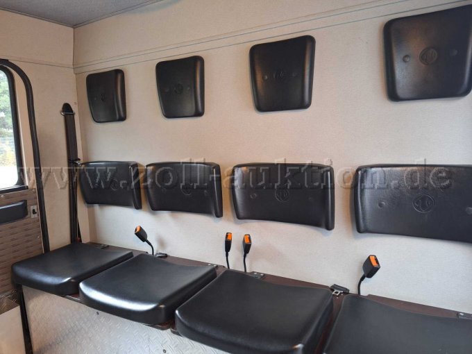 Mannschaftsraum
3. Sitzreihe