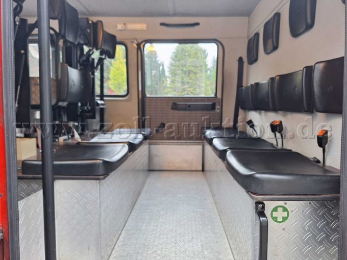 Mannschaftsraum 2. und 3.
Sitzreihe