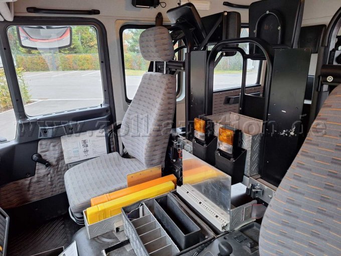 Fahrerhaus vorne, Blick von links nach rechts