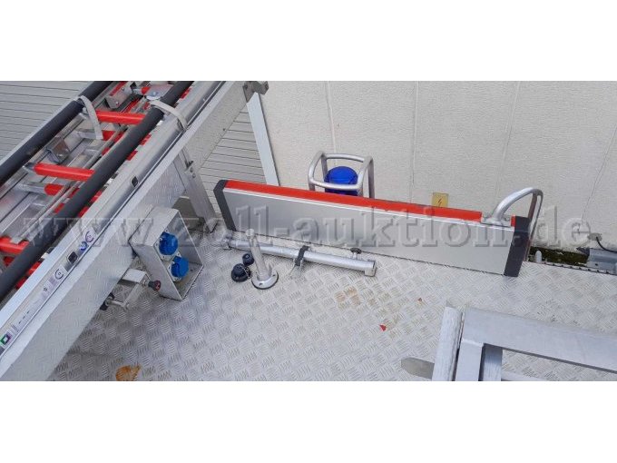 Aufnahme für Scheinwerfer und Steckdosen