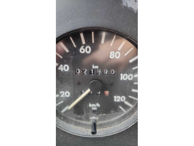 Tachometer und Anzeige Kilometerstand