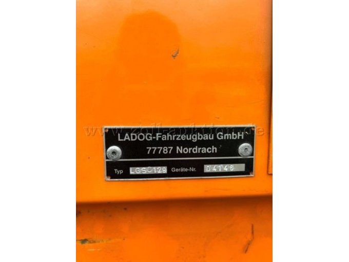 Aufsattel Gras- und Laubsaugcontainer Typenschild