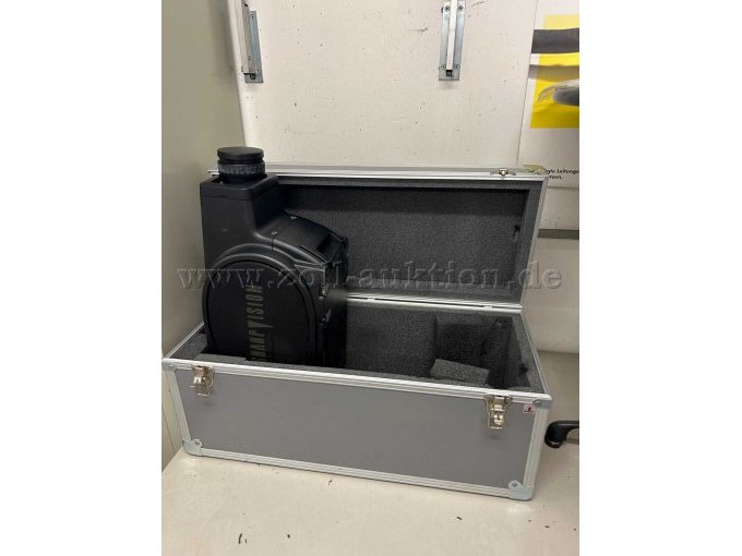Projektor im Transportkoffer