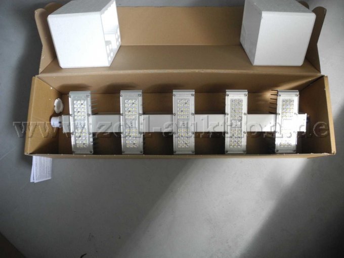 Frontansicht LED-Pflanzlampe