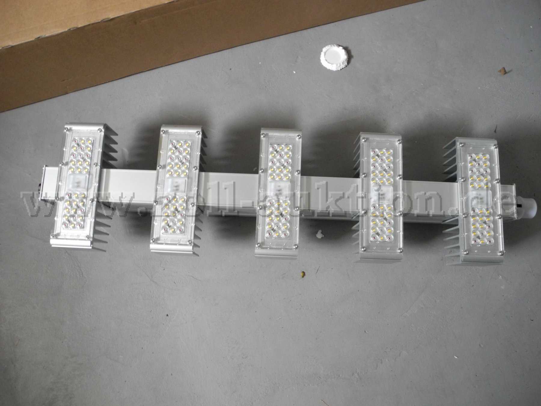 Ansicht LED-Pflanzlampe von vorn