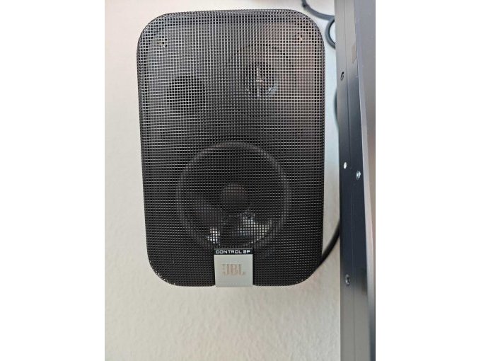 Vorderseite von der JBL-Box