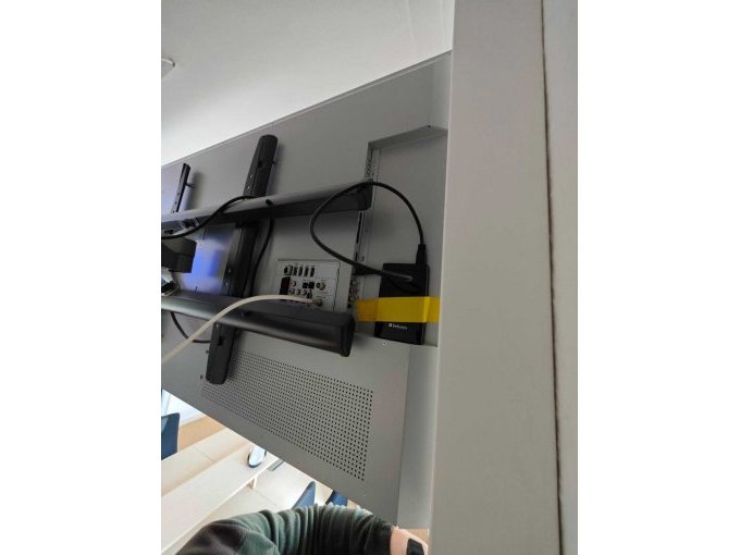 Rückseite vom TV-Gerät