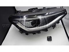 Frontscheinwerfer, rechts,
abgebrochene Halterung