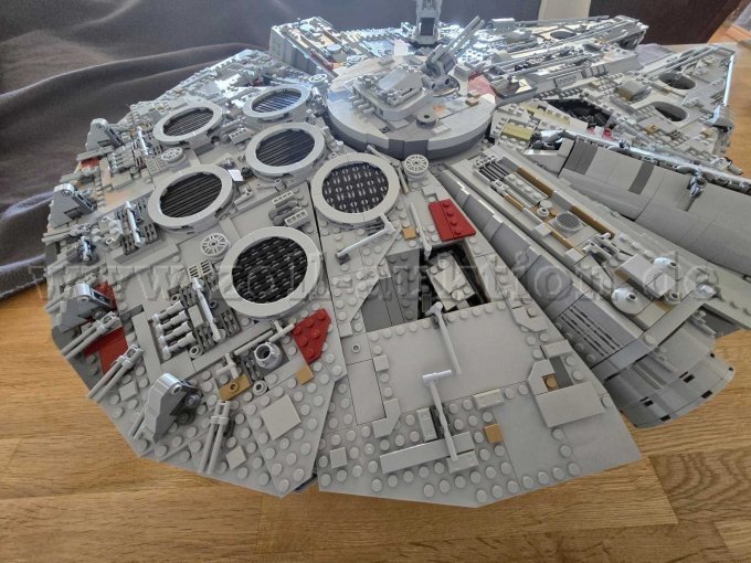 LEGO 75192 Millennium Falke Ansicht von der Seite