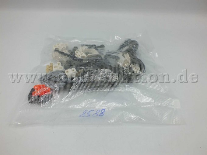 Detailaufnahme der Bauteile mit Setnummer