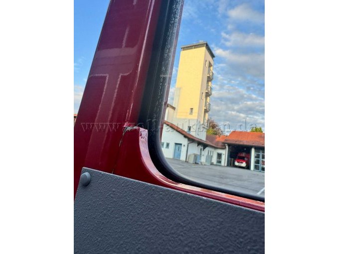 reparierter Schaden Türe MR