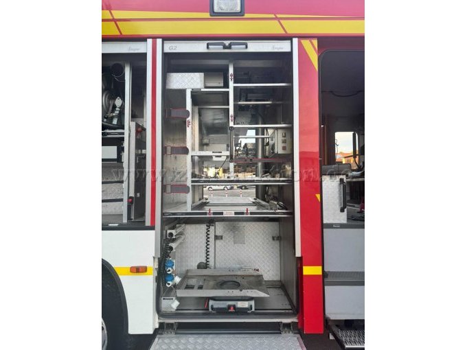 1 LF16 - HLF-brandweerwagen MAN 14-284 - vierwielaandrijving LF16-12 automaat – foto 8 – kavel bij Zoll-Auktion, Weilheim i. OB