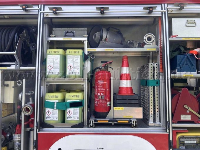 Fahrzeug außen Jalousie links