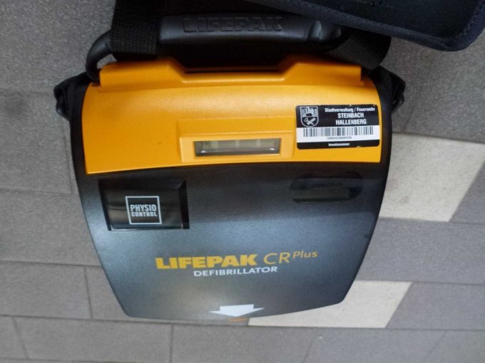 Defibrillator