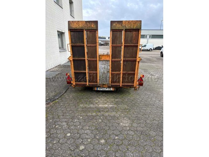 Hinten