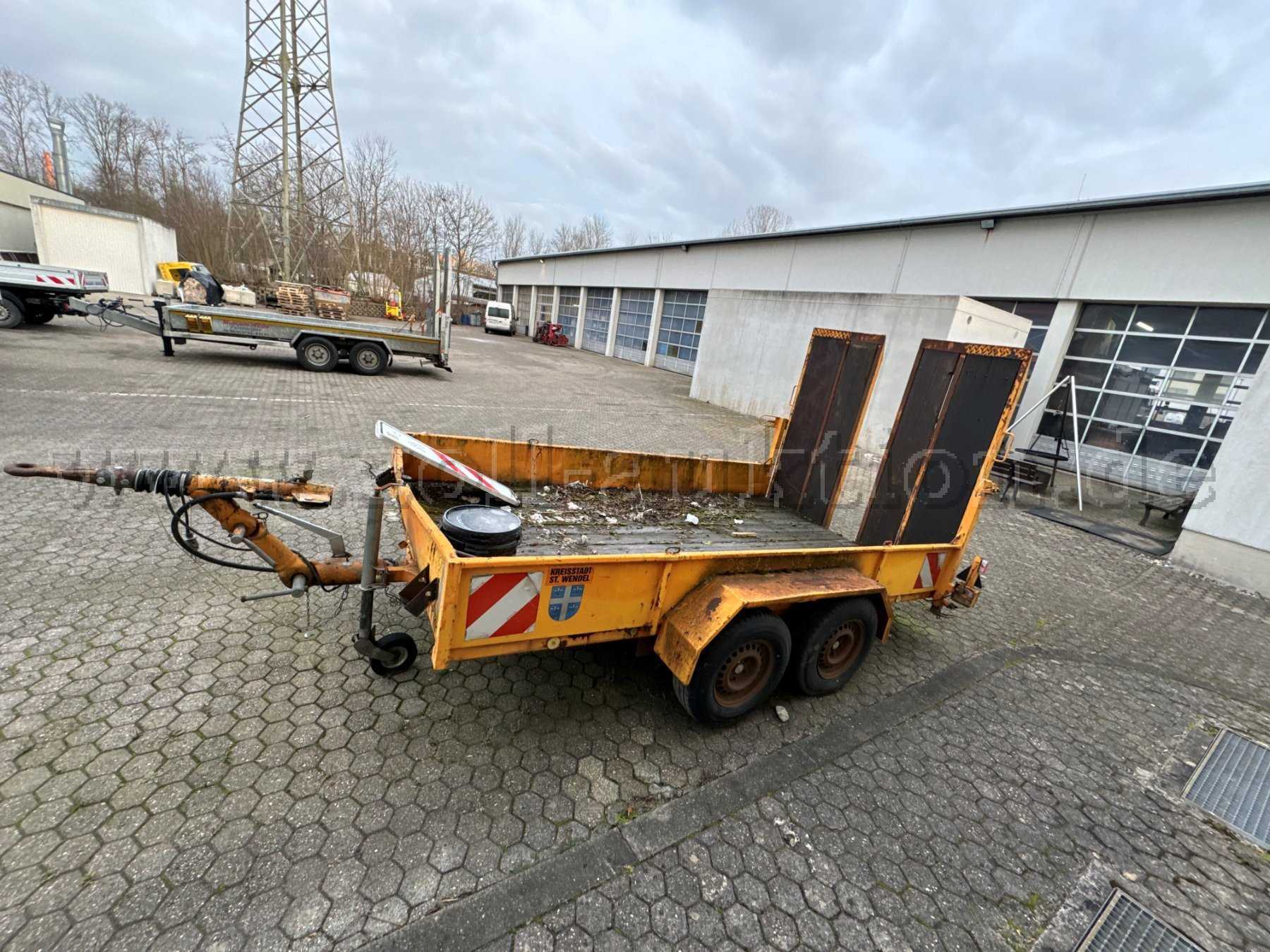 Seitlich rechts